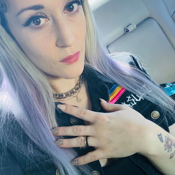 Meet your Posher, Emma - Picture 1 of 1